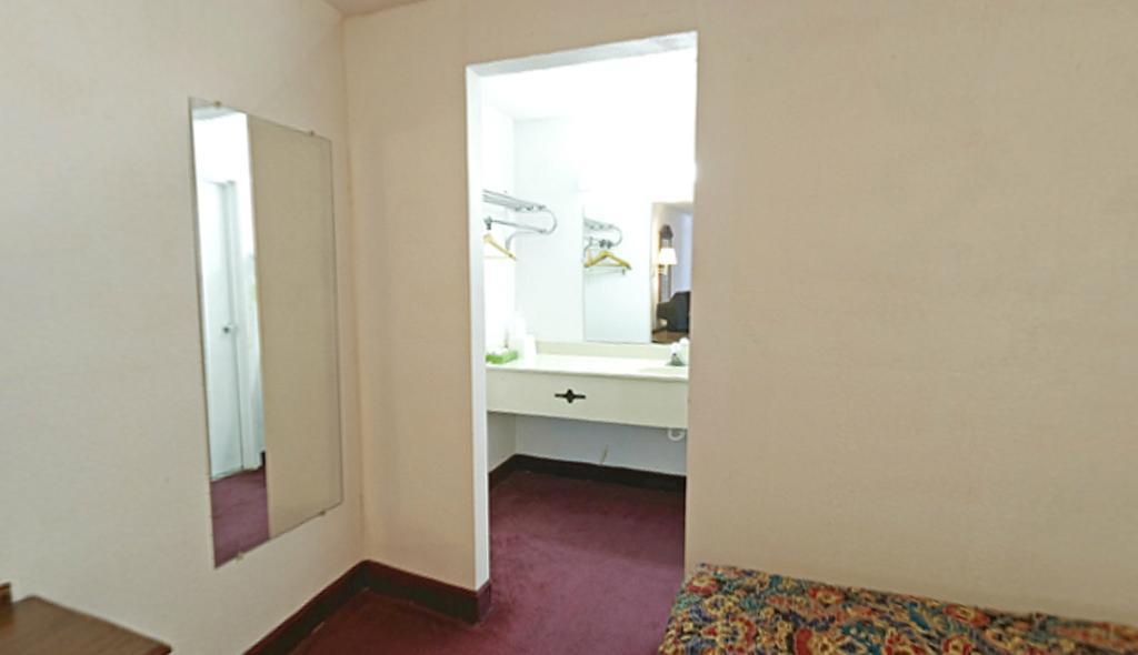 Americas Best Value Inn Mount Vernon Room photo